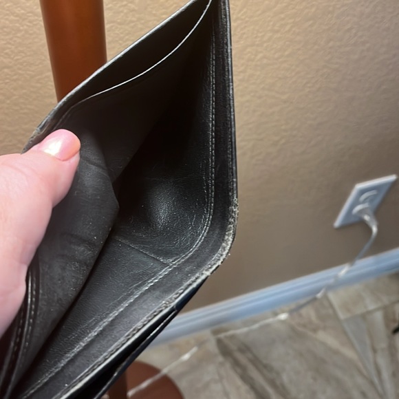 Authentic GUCCI Black Smooth Leather Silver G Logo Men’s Bifold Wallet (Unisex) - Picture 8 of 14